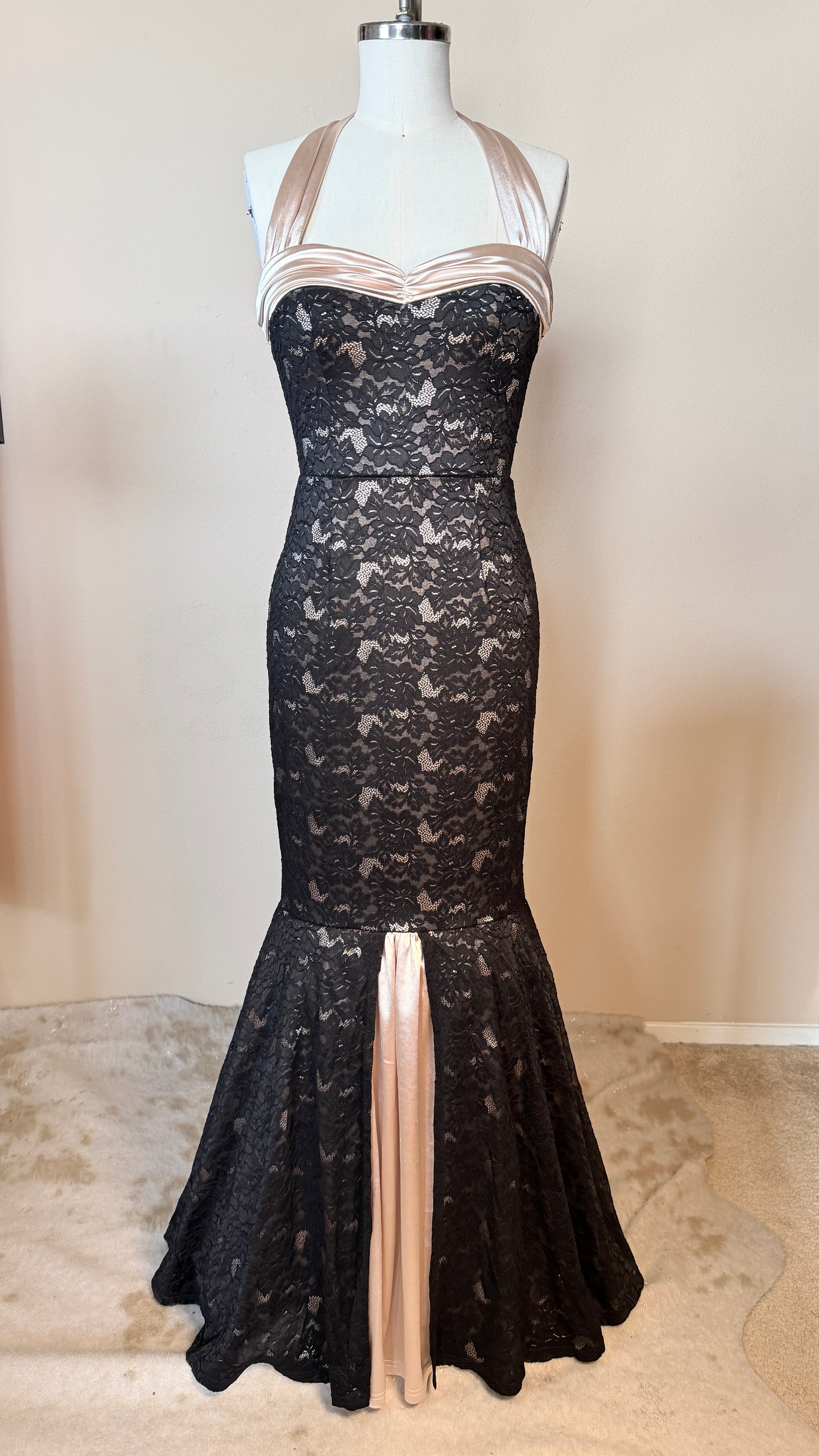 Leading Lady in Lace Gown PREORDER