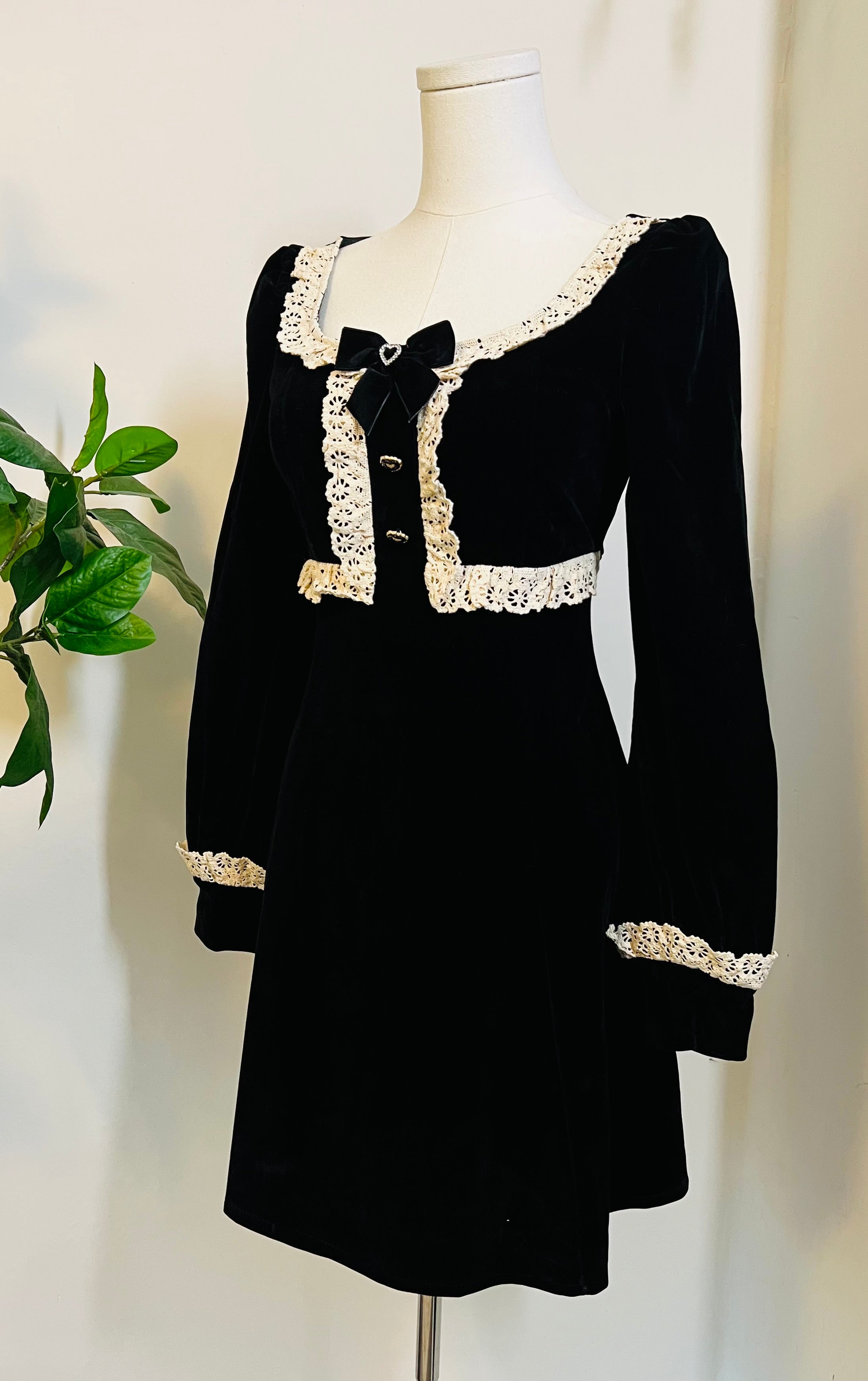 Sabrina - Luscious 60s style Velvet mini dress