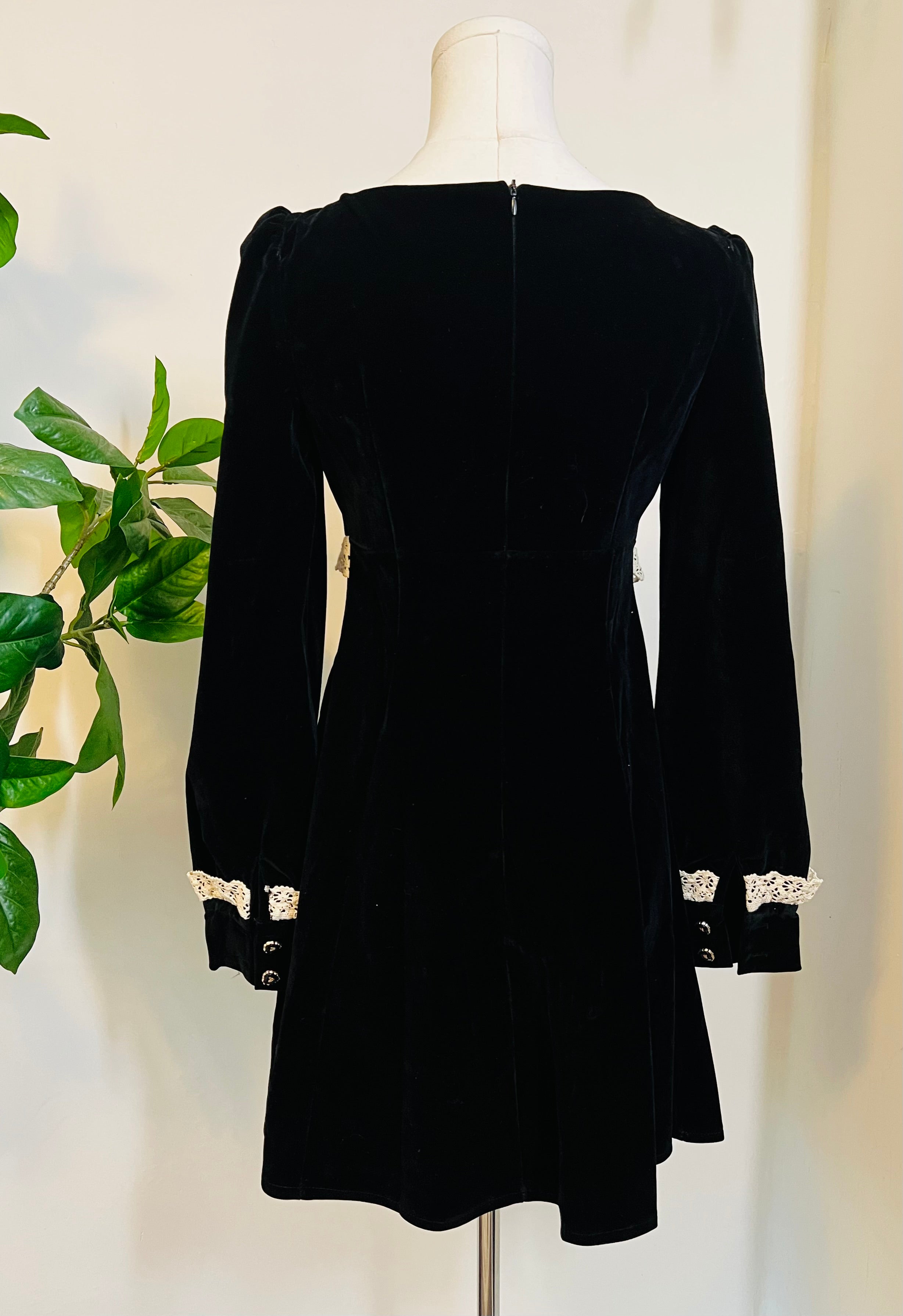 Sabrina - Luscious 60s style Velvet mini dress